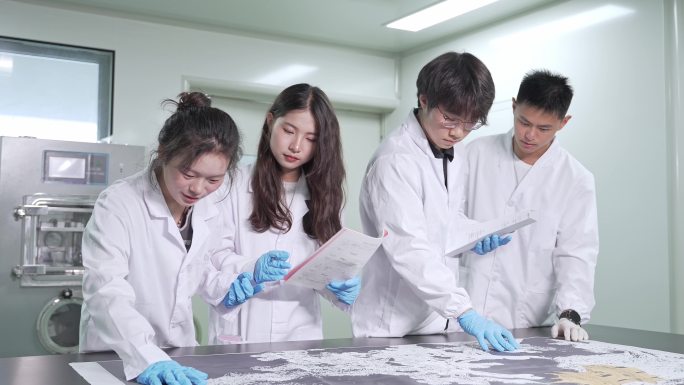 校园实验室 学生做实验 学习场景