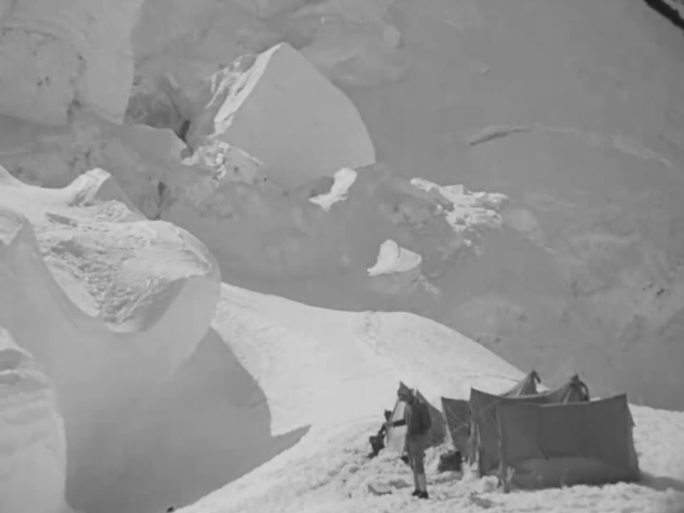 上世纪登珠峰  国际登山队 登山营地