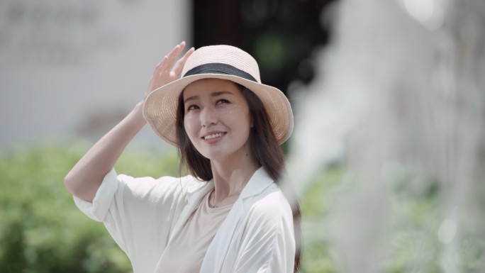 女生骑自行车旅游游玩感受生活小清新拍照