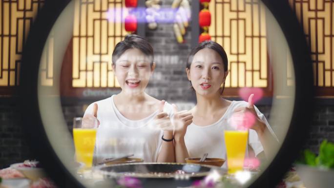 直播间吃火锅直播带货优惠券 电商美女主播