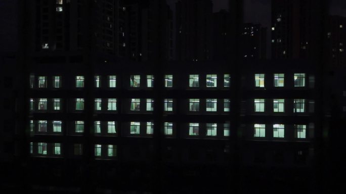 夜晚学校空教室晚上学校