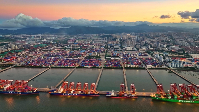 宁波市北仑区北仑港口码头集装箱舟山港