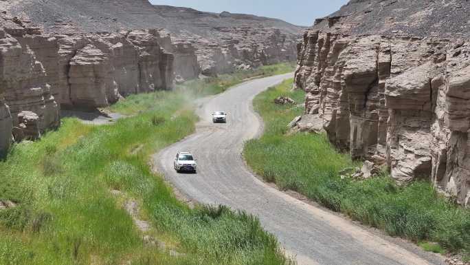 新疆哈密大海道穿越航拍视频