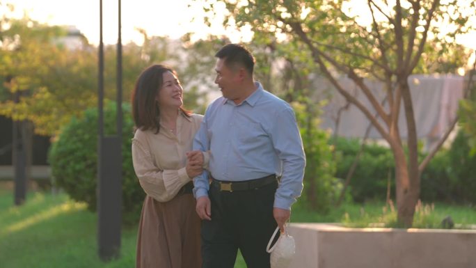 夫妻恩爱   夕阳西下   幸福