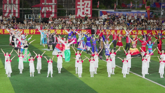 民族团结表演载歌载舞少数民族
