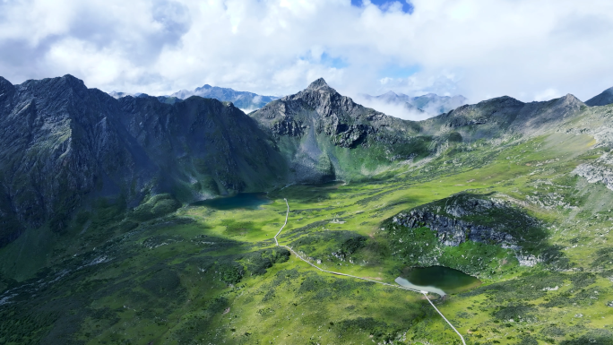 阿坝州红原县达格则神山自然风景区高原湖泊