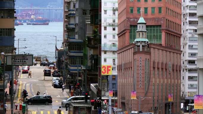 香港街头的车流和人流（竖幅）