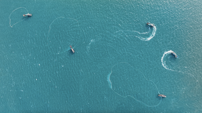 海洋捕捞渔船出海打鱼航拍