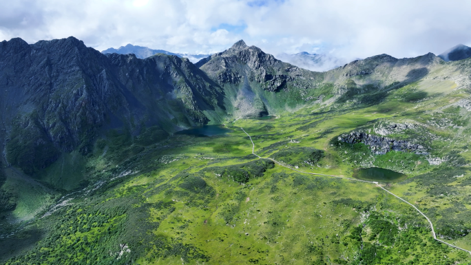 阿坝州红原县达格则神山自然风景区高原湖泊