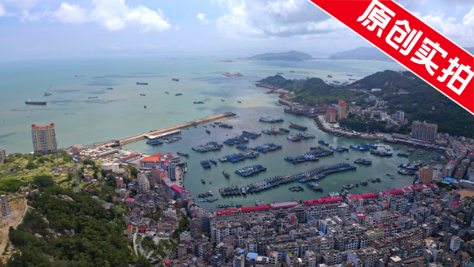 渔船停靠在港湾休渔期1