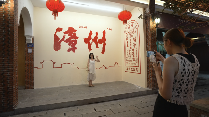 历史文化名城漳州古城夜景升格移动空镜