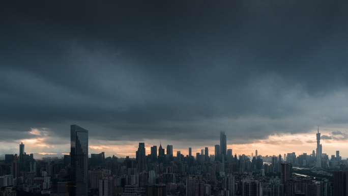 乌云下的广州珠江新城地标建筑