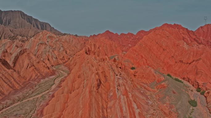 独库公路的红色山脉