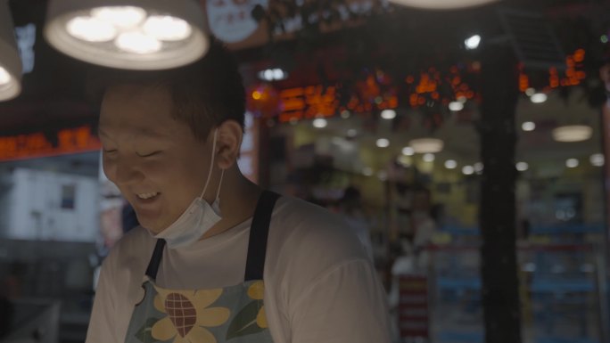 摊贩老板的笑脸