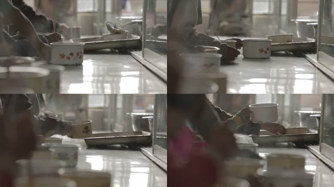 山区学校学生打饭