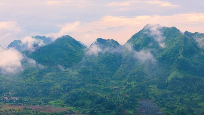 贵州高原 高山白云 黔西南州晴隆县