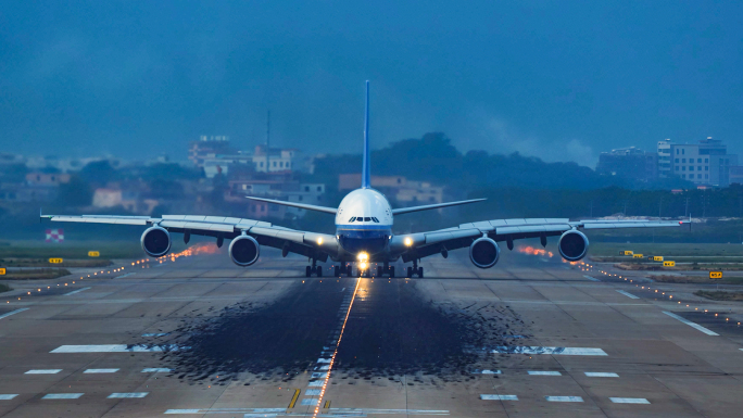 南航A380空中巨无霸震撼降落广州机场
