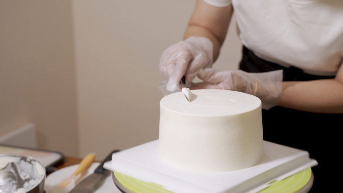 制作柠檬干芒果蛋糕