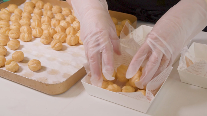 可爱的迷你小泡芙