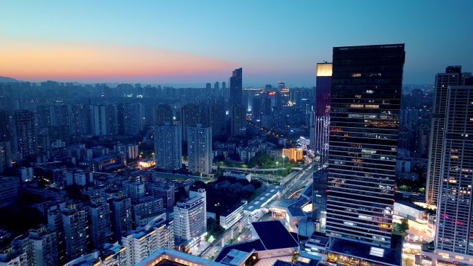 高端写字楼办公室夜景 重庆万象城繁华中心