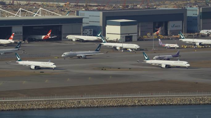 香港机场国泰航空空客A350排队起飞