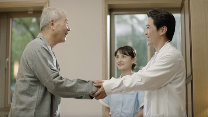 和谐的医患关系 医生病人握手 握手
