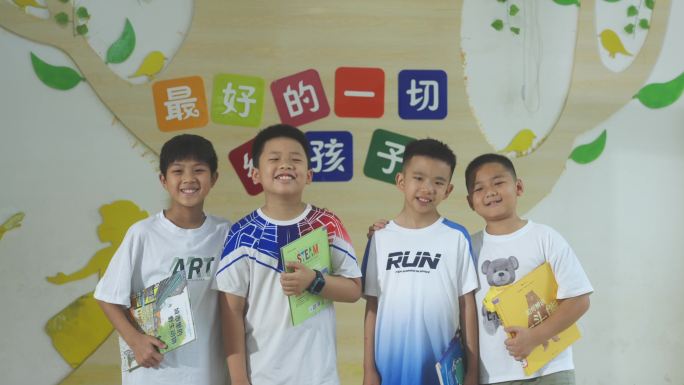 小朋友微笑镜头合集
