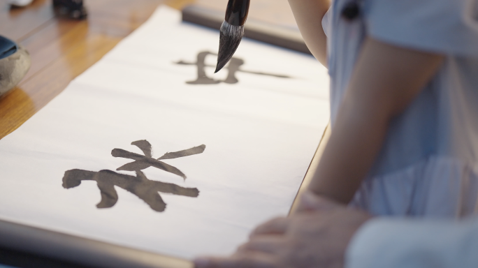 中秋佳节月亮家人家庭聚会聚餐团聚团圆吃饭