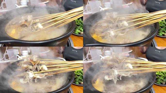 热气腾腾涮毛肚慢动作