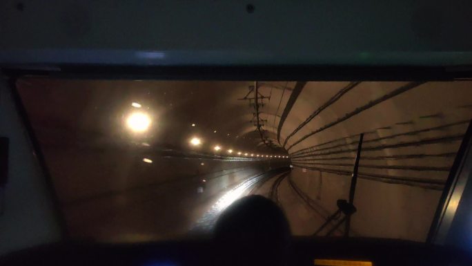 轻轨过隧道 地铁过隧道 时空隧道