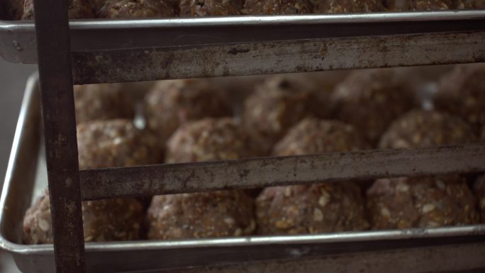 中秋月饼伍仁叉烧馅料传统手工包馅手艺成品