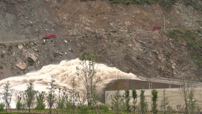 水坝泄洪