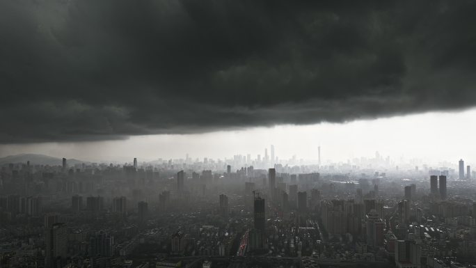 广州大范围台风乌云暴雨天气