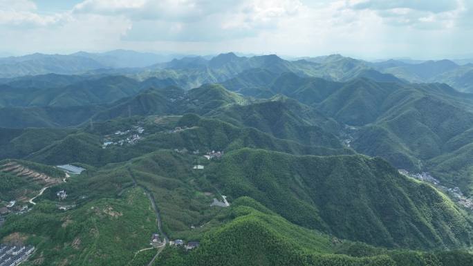 蜿蜒曲折的山路山道