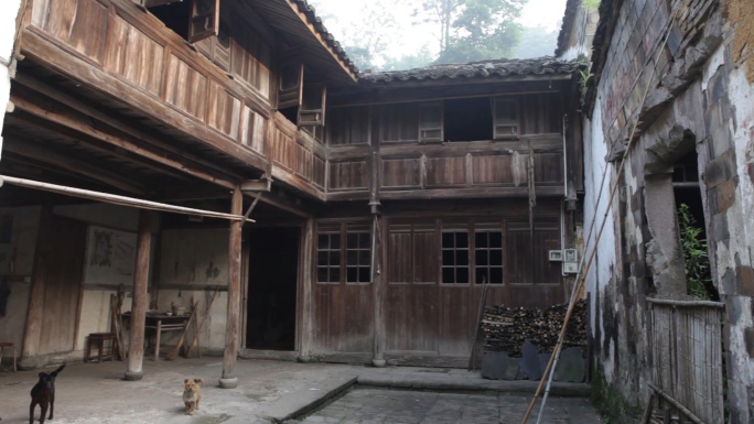 江南山村清晨日出老屋炊烟