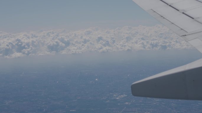 坐飞机视角空镜