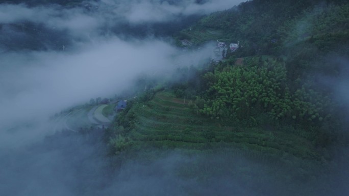 乡村清晨山间晨雾云雾大自然山林雾炊烟