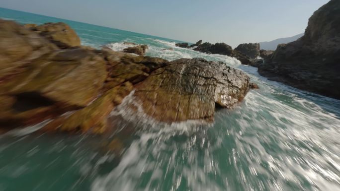 穿越机航拍大海 FPV浪尖御剑飞行 海浪
