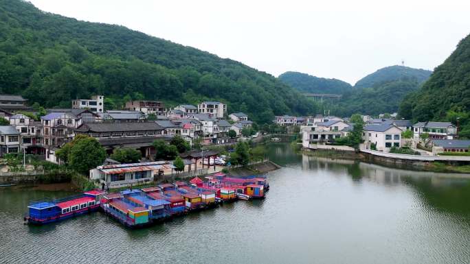 红枫湖 山间湖畔 彝族村寨 虎山彝寨