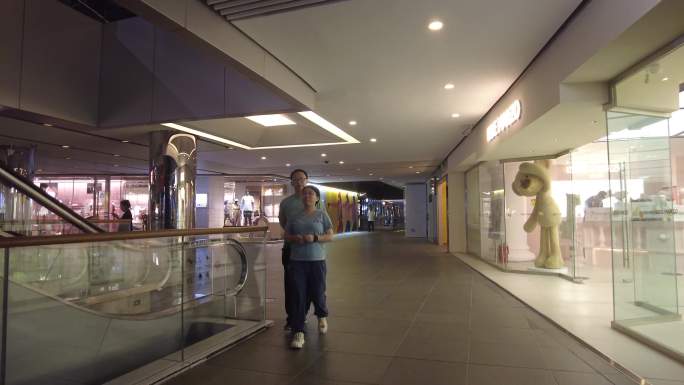 北京三里屯商业街潮男潮女年轻时尚经济消费