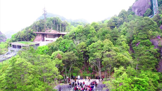 神仙居景区游客缆车电梯