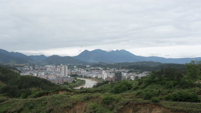 城市白云自然风光延时山脉