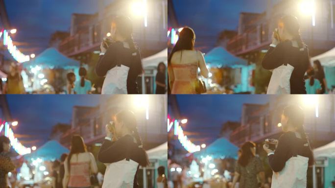 女游客们在拍照留念中玩得很开心。