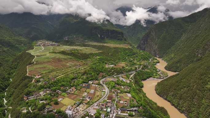 云南丙中洛怒江大峡谷航拍自然风光