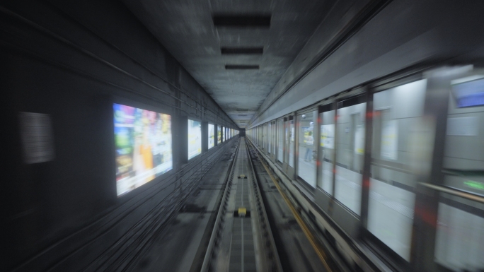 地铁隧道行驶快速穿梭