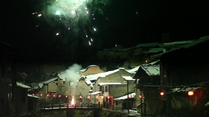 古村山村雪夜灯笼年夜燃放焰火烟花爆竹