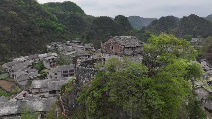 贵州安顺市高荡村千年布依古寨峰林风光