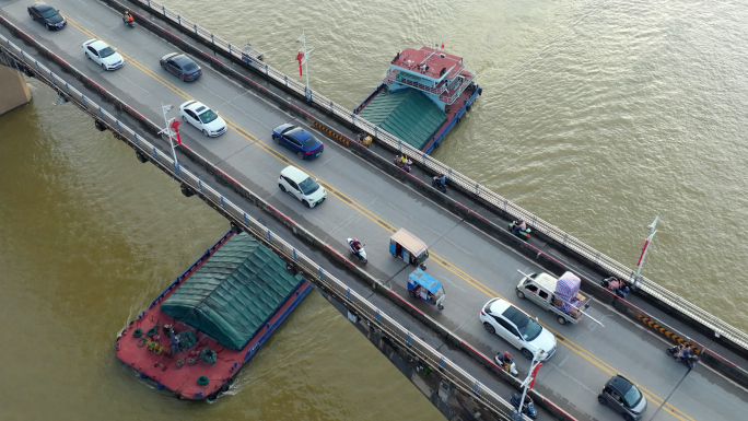 西江大桥船只经过航拍