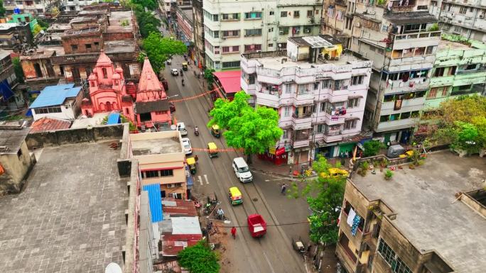 从空中俯瞰繁华的加尔各答街道和传统建筑