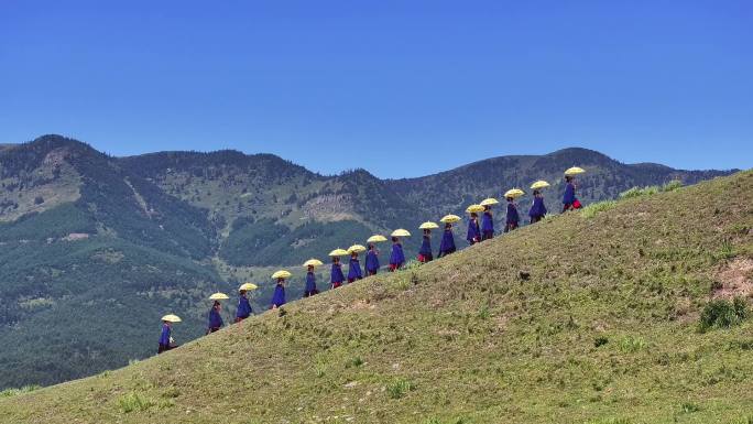 彝族美女黄伞朵洛荷